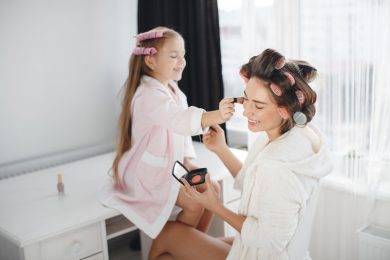 QUICK MAKEUP TIPS FOR TIRED MOTHERS