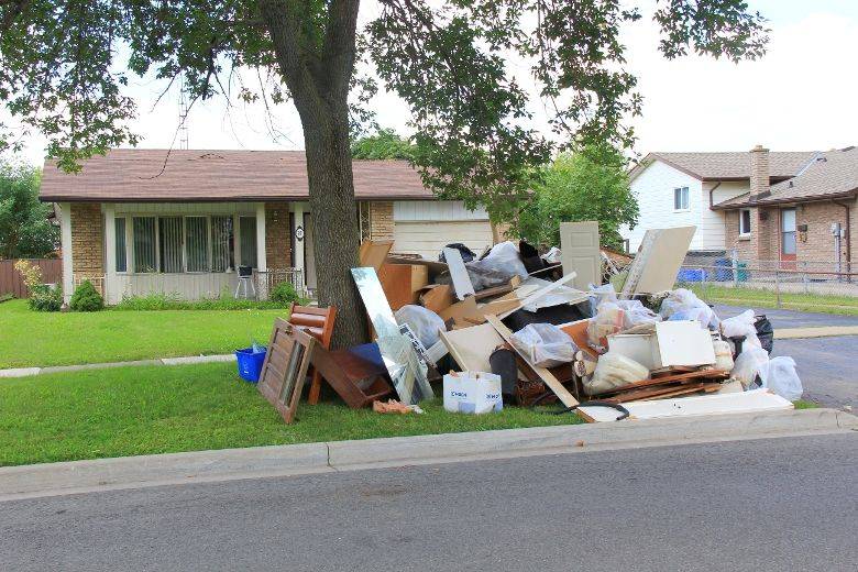 Benefits of Hiring A Professional Garden Waste Removal Service