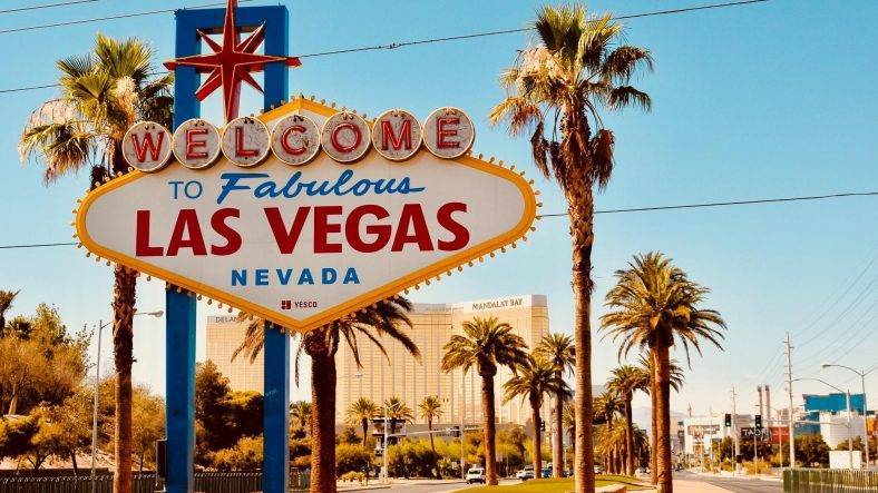 A picture of the Las Vegas sign in Nevada, one of the vacations Royal Holiday Vacation Club offers