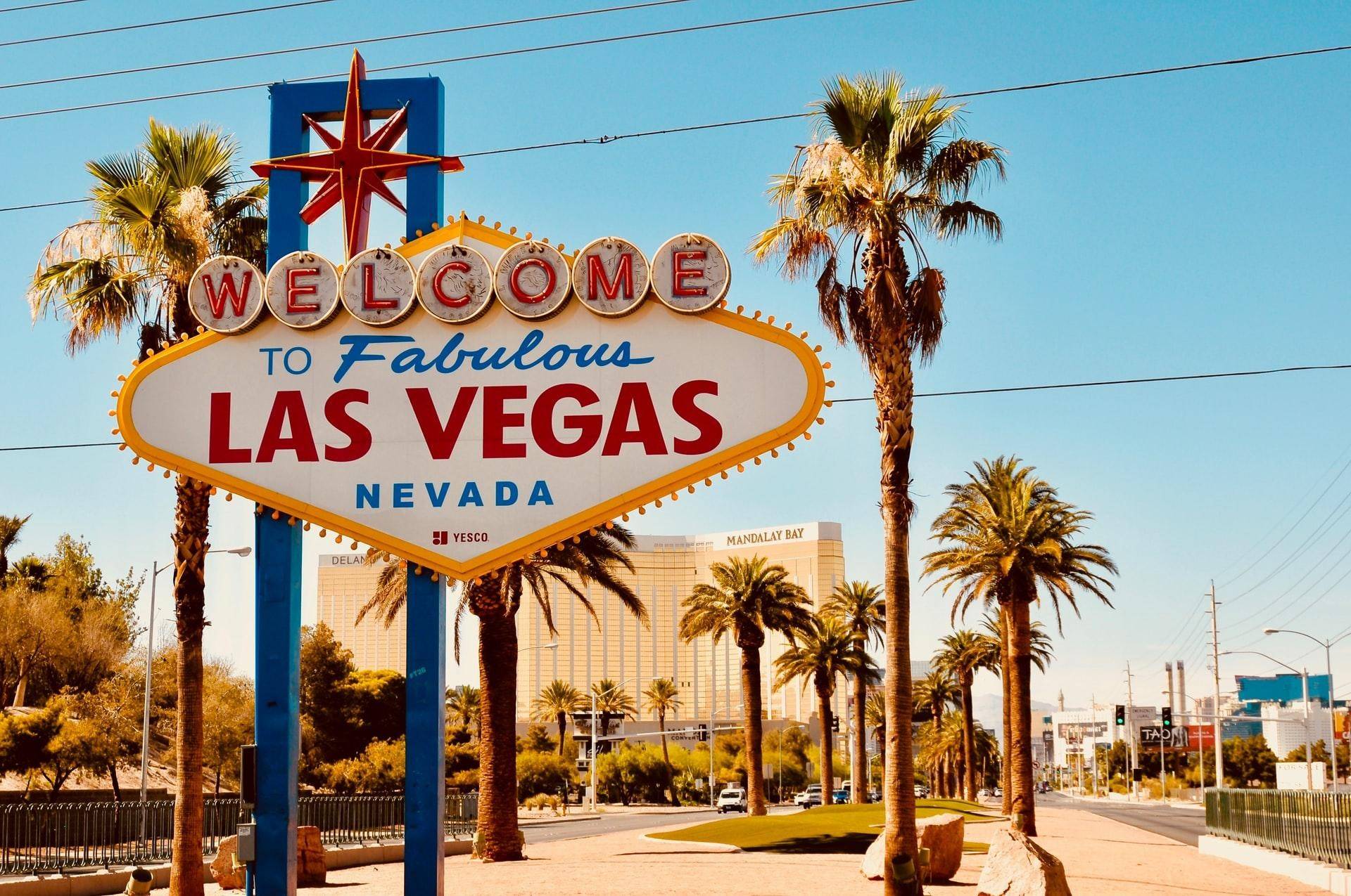 A picture of the Las Vegas sign in Nevada, one of the vacations Royal Holiday Vacation Club offers