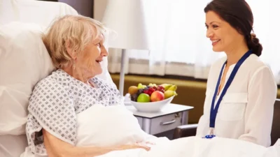 Certified Clinical Nutritionist (CNCB) consulting with a patient about a nutrition plan
